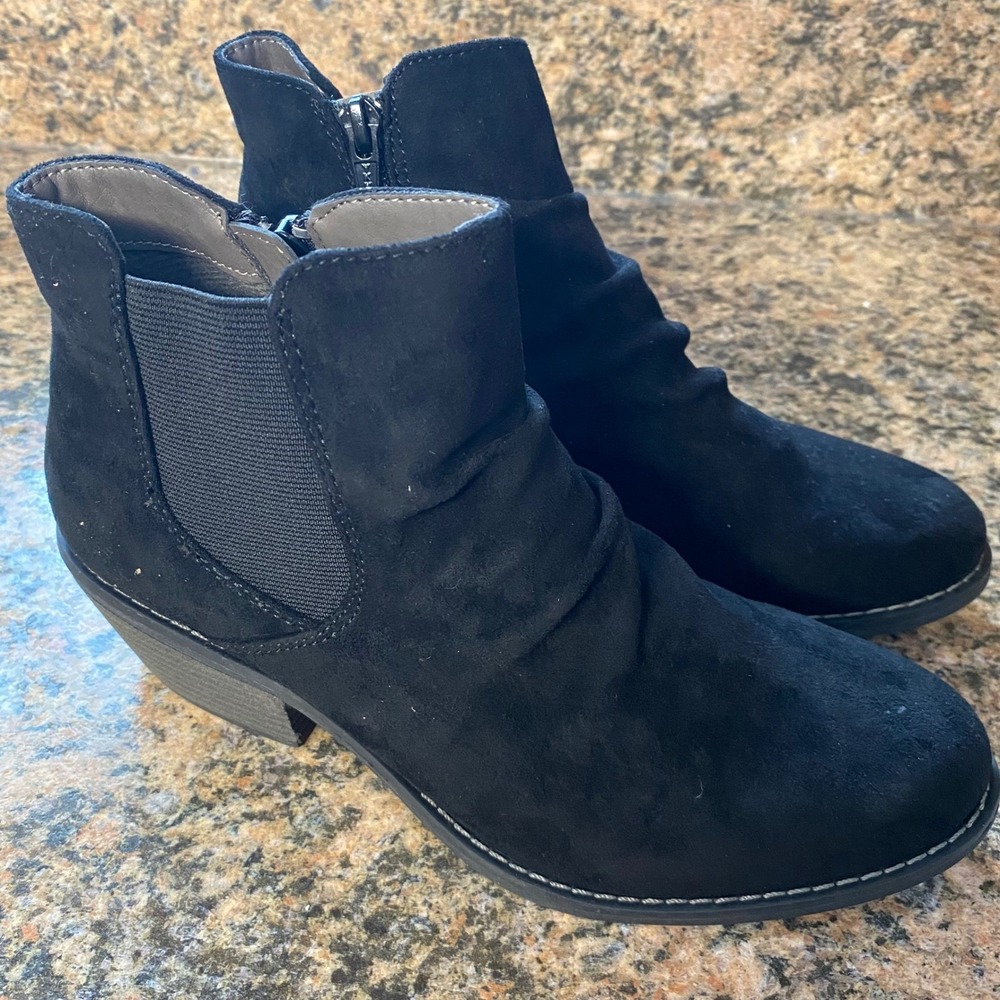 Eurosoft by Sofft NEW Adeah Black Suede Ruched Block Ankle Boots Women's 8
